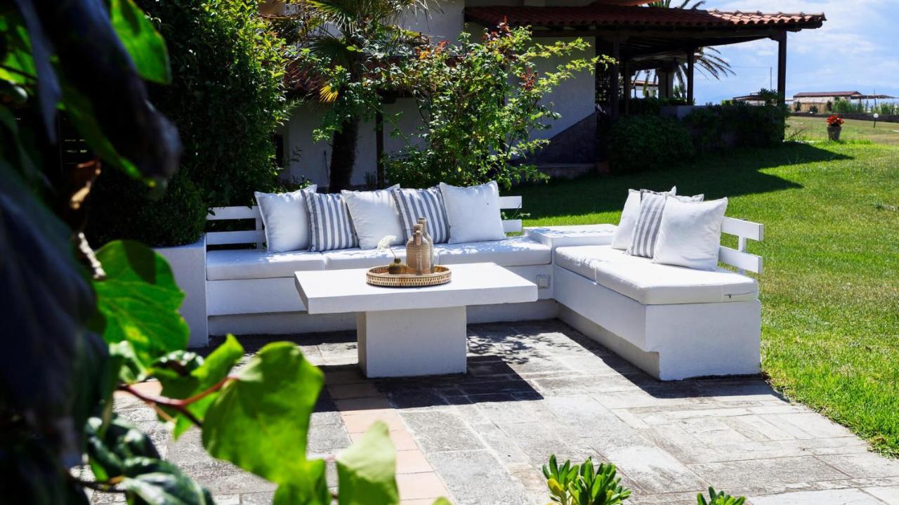 Soleado Beachfront Villa Skála Foúrkas Esterno foto