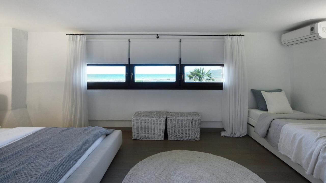 Soleado Beachfront Villa Skála Foúrkas Esterno foto